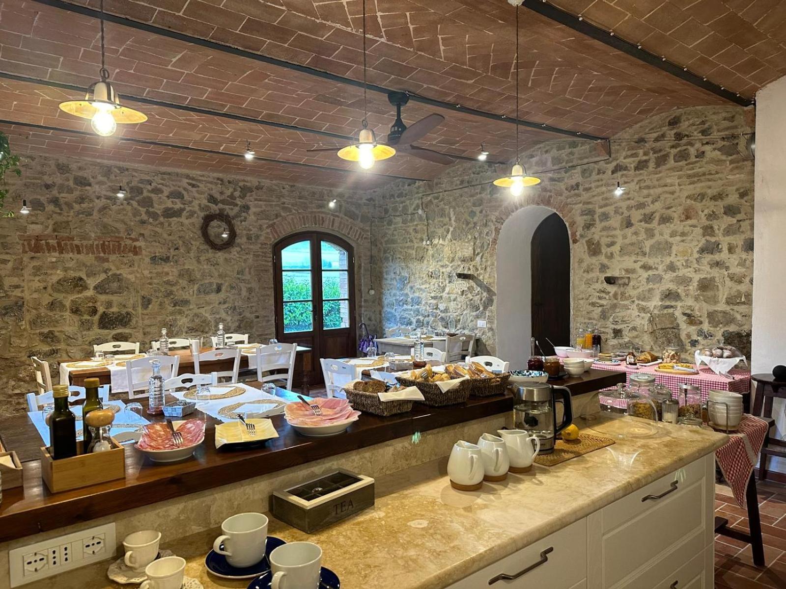 Agriturismo La Peschiera Casole dʼElsa المظهر الخارجي الصورة